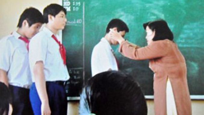 xuc-pham-hoc-sinh-giao-vien-bi-phat-10-trieu-dong_1